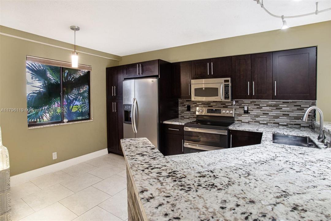 2213 Cypress Island Dr 102, Pompano Beach, 佛羅里達州 33069, 美國