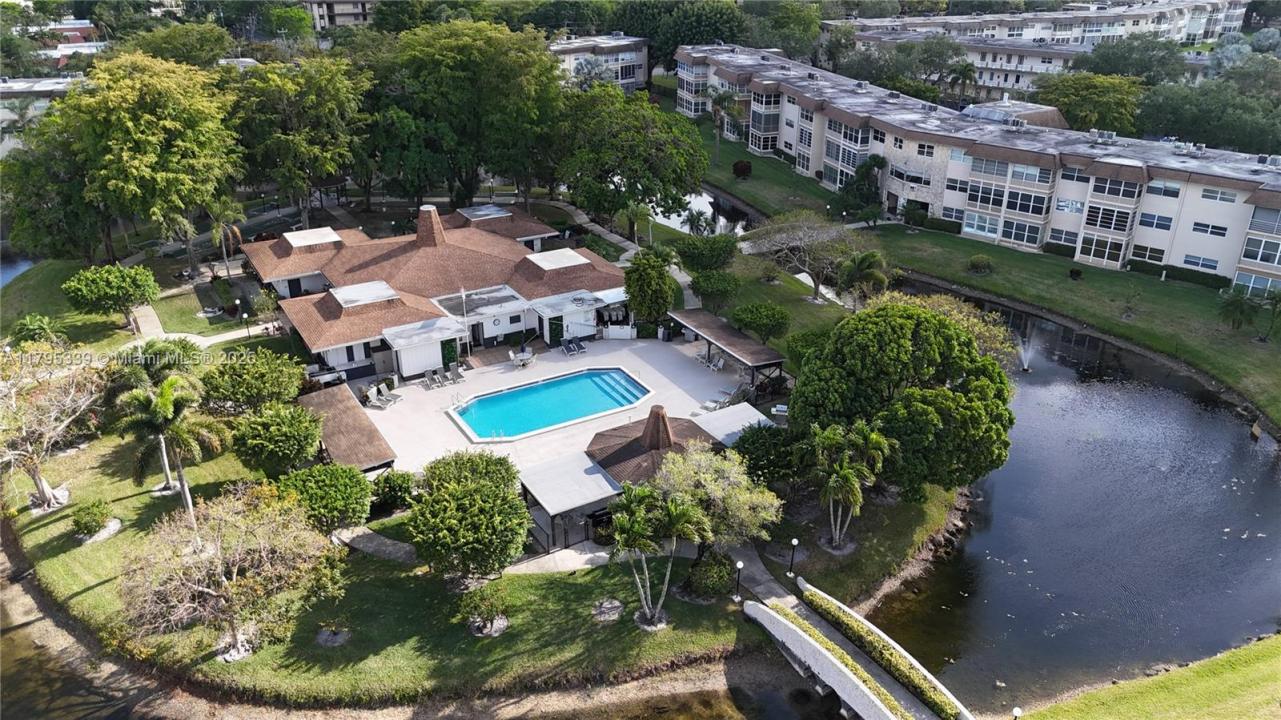 4700 NW 35th St 408, Lauderdale Lakes, Florida 33319