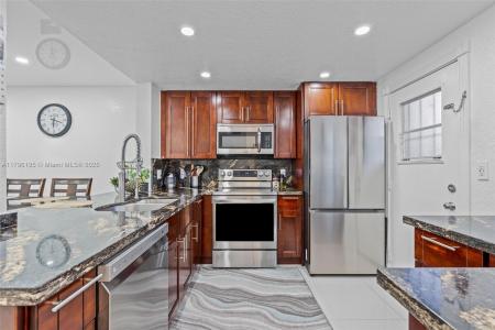 301 NE 14th Ave 207, Hallandale Beach, Florida 33009, USA