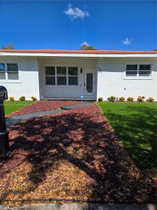 987 NE 145th St, North Miami, Florida 33161, USA