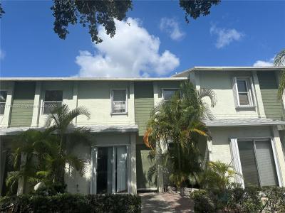 878 Crystal Lake Dr, Deerfield Beach, Florida 33064, USA