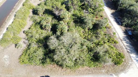7502 JOAN AVE N, Lehigh Acres, Florida 33971, USA