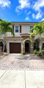 9285 SW 220th Ter 9285, Cutler Bay, Florida 33190, USA