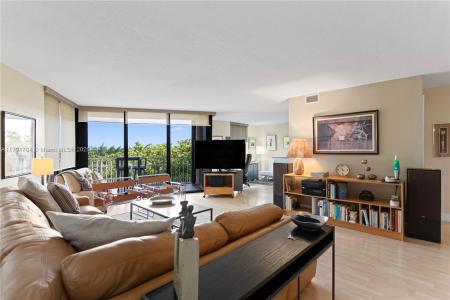 2000 Towerside Ter 710, Miami, Florida 33138, USA
