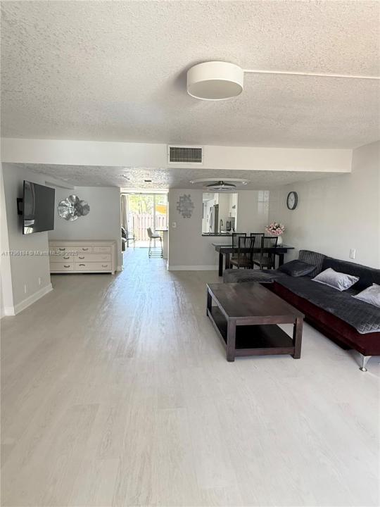 2207 NE 7th St 16, Hallandale Beach, 佛罗里达州 33009, 美国