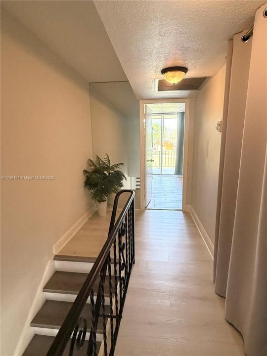 2207 NE 7th St 16, Hallandale Beach, 佛罗里达州 33009, 美国