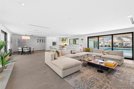 2020 NE 121st Rd, North Miami, Florida 33181, USA