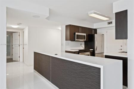 800 NE 195th St 204, Miami, Florida 33179, USA