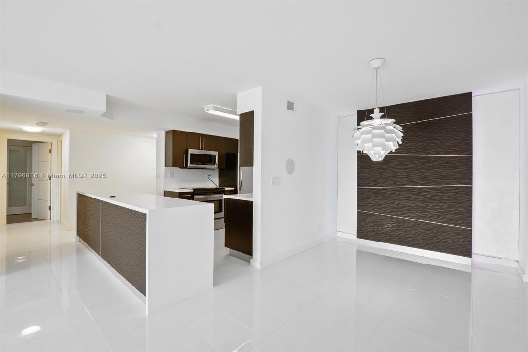 800 NE 195th St 204, Miami, Flórida 33179, Estados Unidos