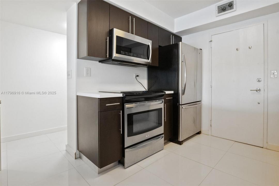 800 NE 195th St 204, Miami, Flórida 33179, Estados Unidos