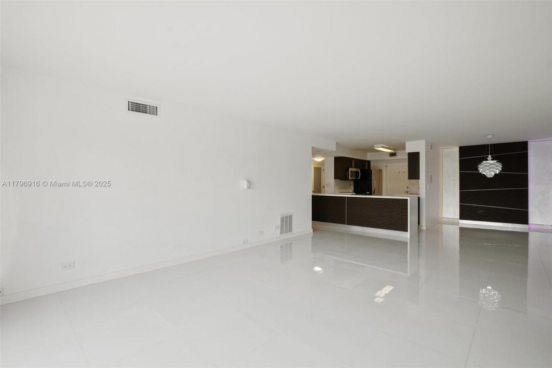 800 NE 195th St 204, Miami, Flórida 33179, Estados Unidos