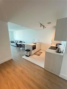 501 NE 31st St 1202, Miami, Florida 33137, USA