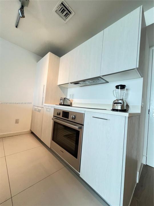 501 NE 31st St 1202, Miami, Floryda 33137, USA