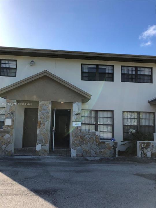 1624 NE 151st St 1624, Miami, Florida 33162