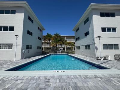 462 Golden Isles Dr 301, Hallandale Beach, Florida 33009, USA