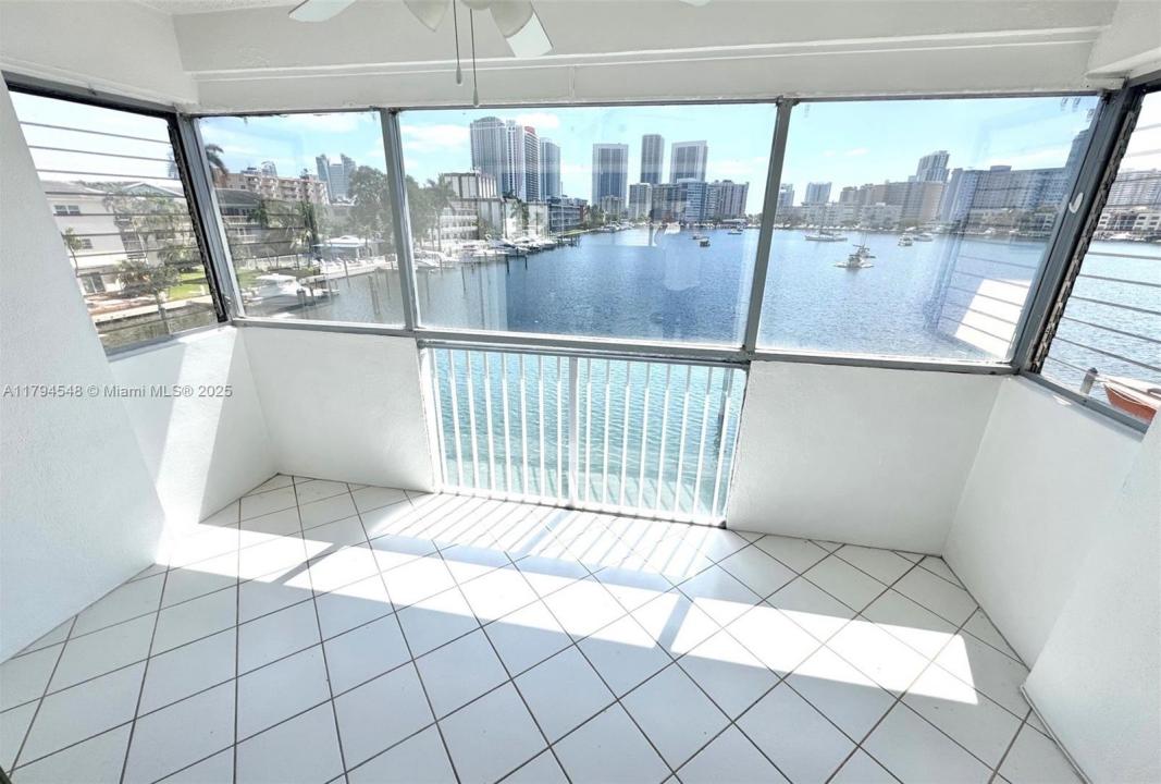 462 Golden Isles Dr 301, Hallandale Beach, Florida 33009