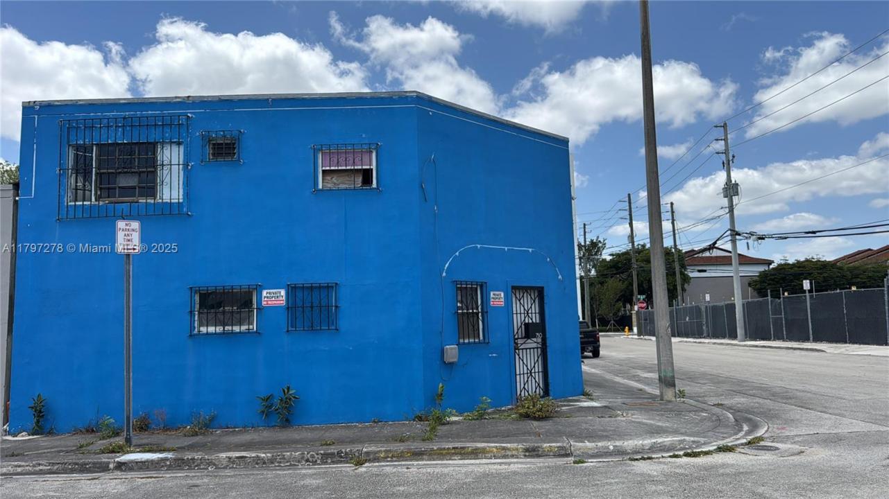 748 NW 24th St, Miami, Florida 33127, Stati Uniti