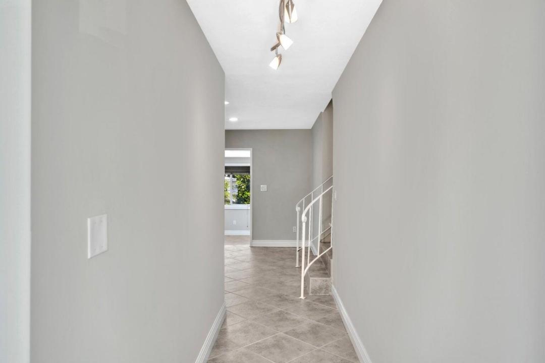 3450 NE 19th Avenue, Oakland Park, Florida 33306