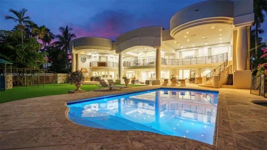 929 N Southlake Dr, Hollywood, Florida 33019, USA