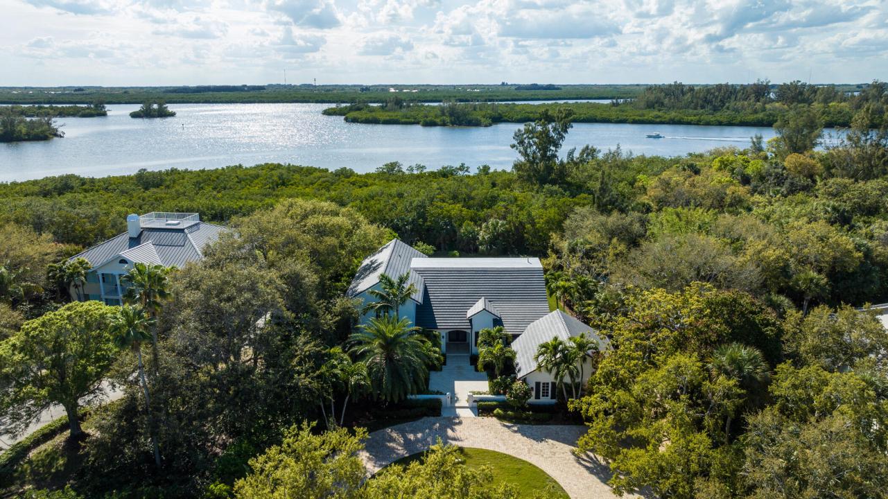 220 Shores Drive, Vero Beach, Florida 32963