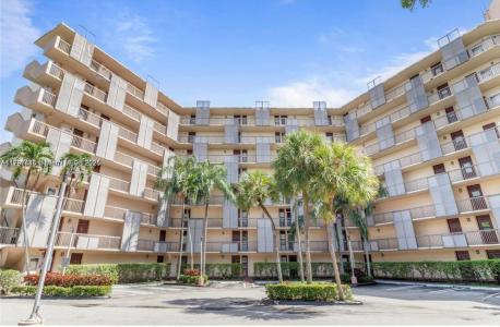 3301 N Country Club Dr 110, Aventura, Florida 33180, USA