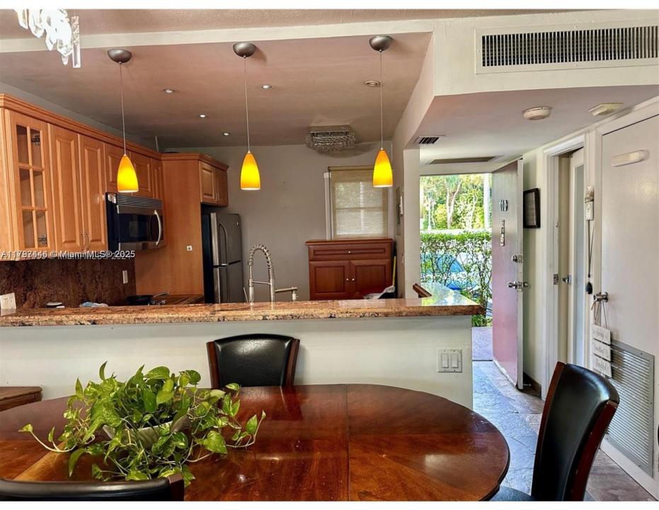 3301 N Country Club Dr 110, Aventura, Florida 33180, Amerika Birleşik Devletleri