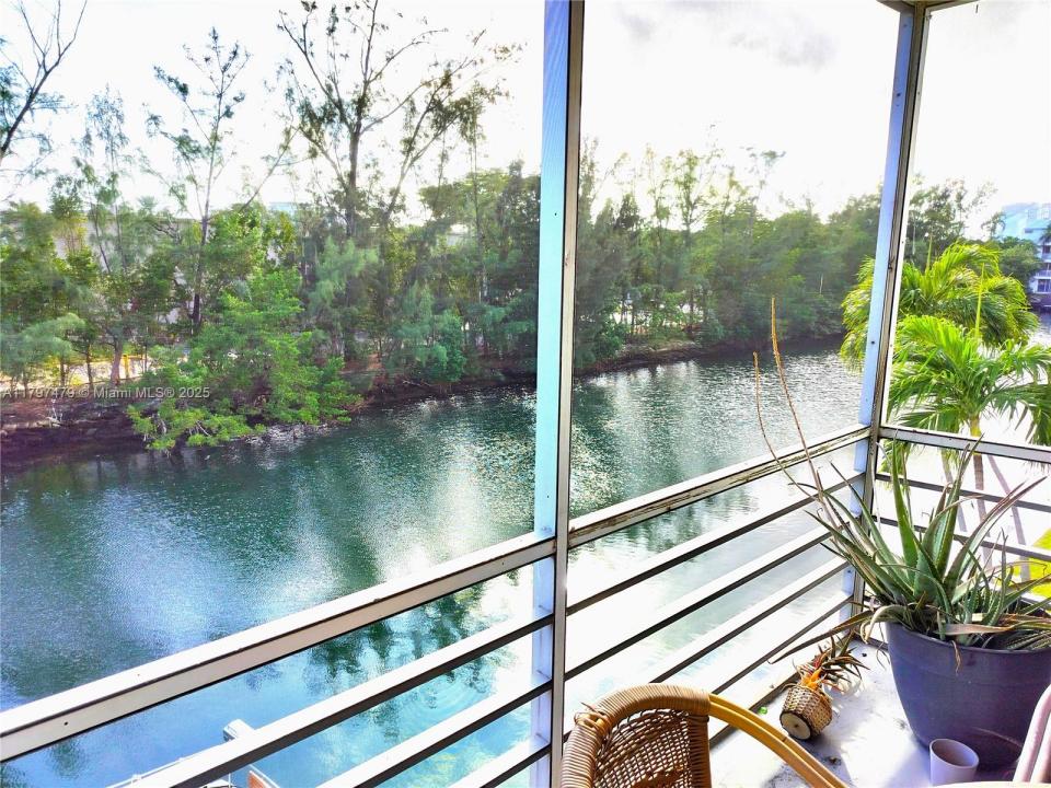 3660 NE 166th St 302, North Miami Beach, פלורידה 33160, ארצות הברית של אמריקה