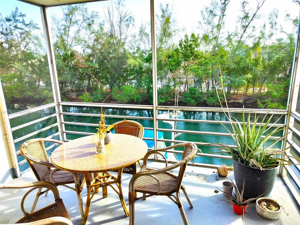 3660 NE 166th St 302, North Miami Beach, פלורידה 33160, ארצות הברית של אמריקה
