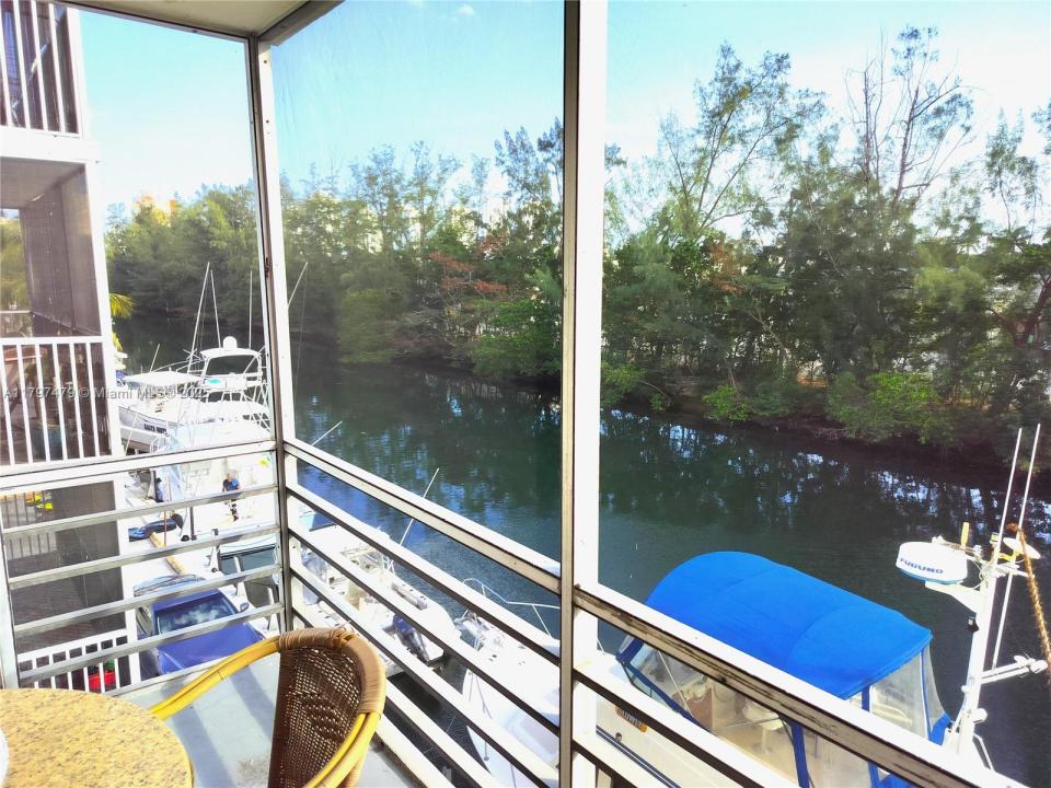 3660 NE 166th St 302, North Miami Beach, פלורידה 33160, ארצות הברית של אמריקה
