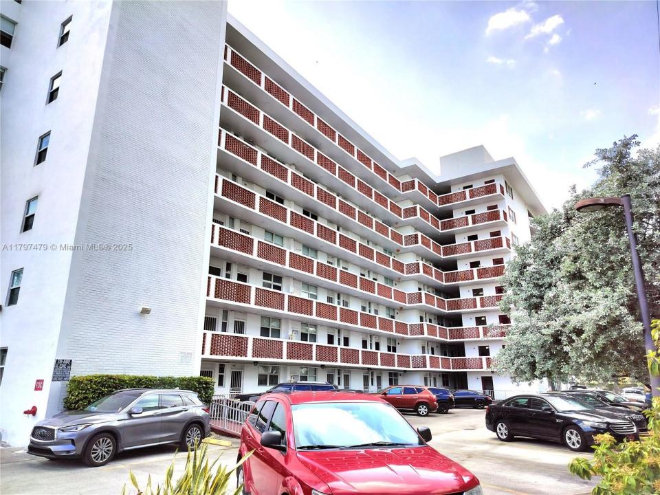 3660 NE 166th St 302, North Miami Beach, פלורידה 33160, ארצות הברית של אמריקה