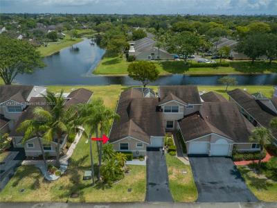 1248 W Lakes Dr, Deerfield Beach, Florida 33442, USA