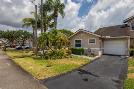1248 W Lakes Dr, Deerfield Beach, Florida 33442, USA