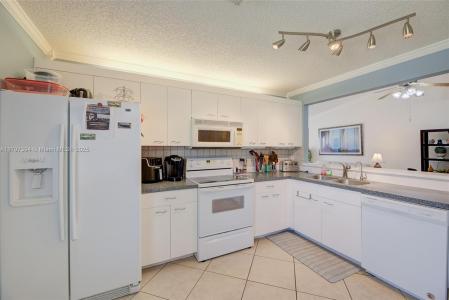 1248 W Lakes Dr, Deerfield Beach, Florida 33442, USA