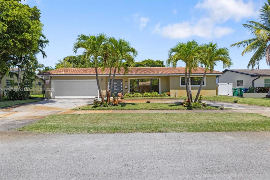 20375 NE 22nd Pl, Miami, Florida 33180, USA