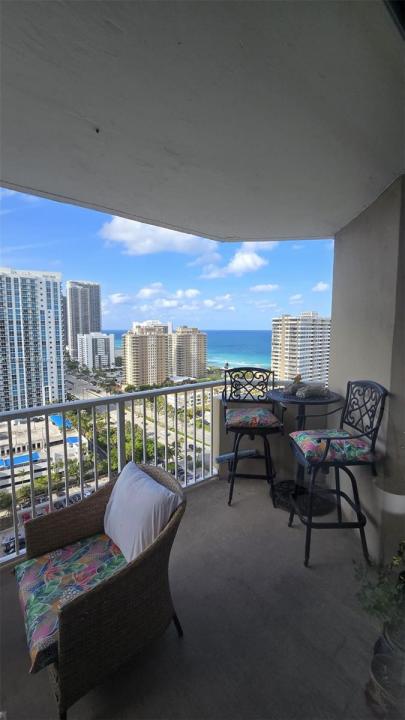 1985 S Ocean Dr 21D, Hallandale Beach, Florida 33009, USA