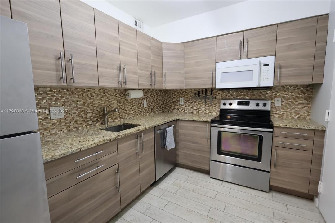 1985 S Ocean Dr 21D, Hallandale Beach, Florida 33009, USA