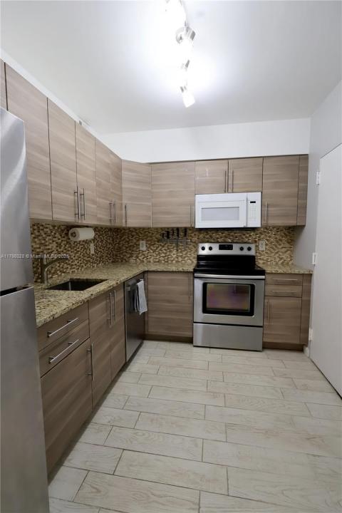 1985 S Ocean Dr 21D, Hallandale Beach, Florida 33009, USA