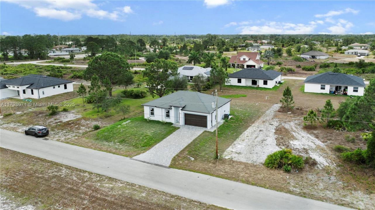 740 NEWHALL ST E, Lehigh Acres, フロリダ 33974, アメリカ合衆国
