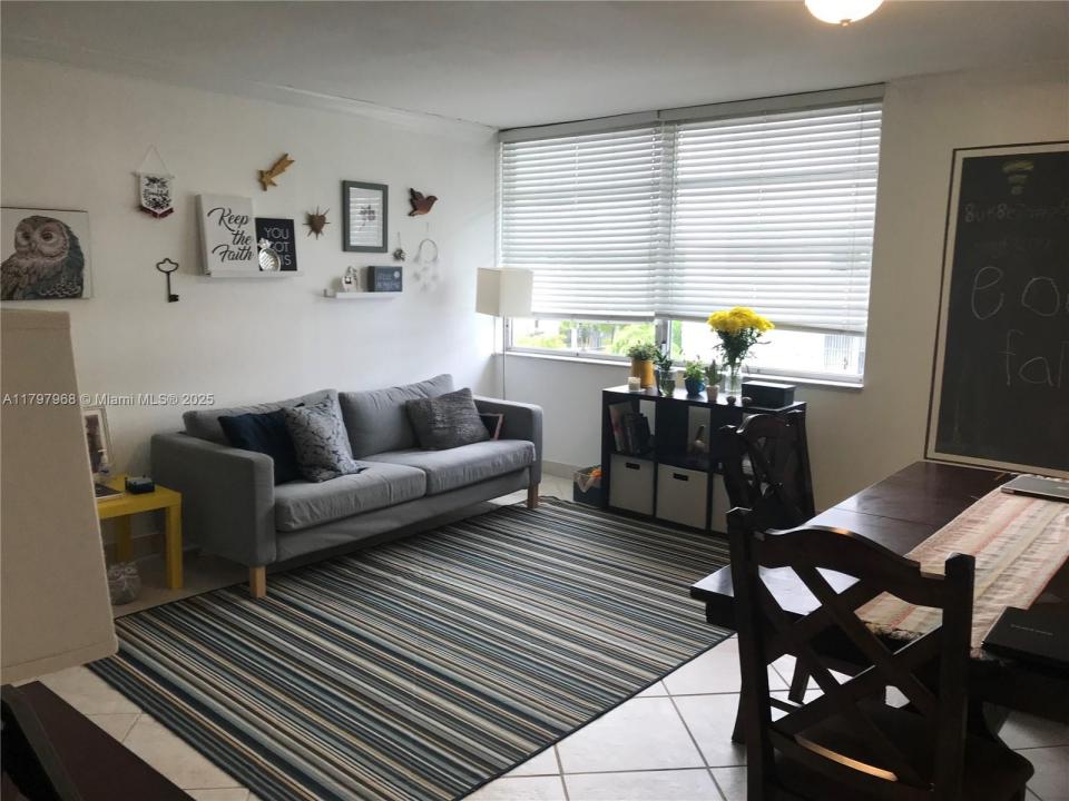 1075 93rd St 404, Bay Harbor Islands, 佛罗里达州 33154, 美国