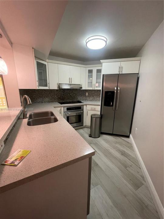 9715 Fontainebleau Blvd E110, Miami, Floryda 33172, USA