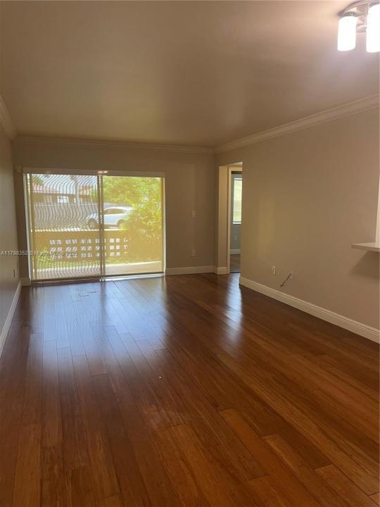 9715 Fontainebleau Blvd E110, Miami, Floryda 33172, USA