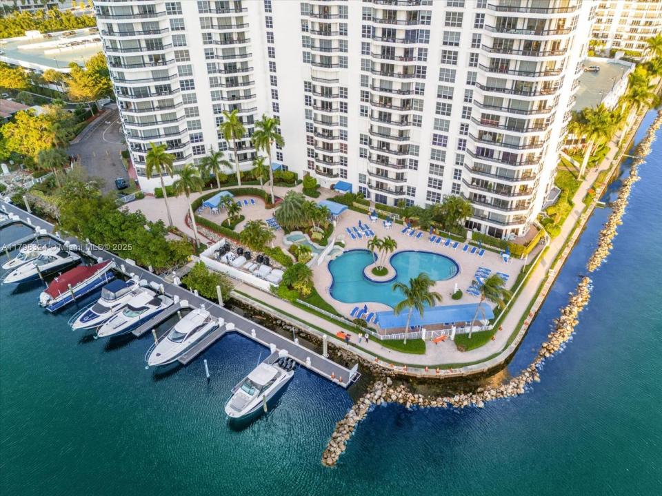 3530 Mystic Pointe Dr LPH10, Aventura, Florida 33180, USA