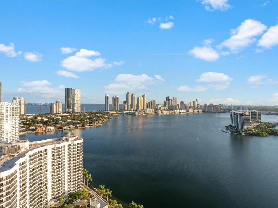 3530 Mystic Pointe Dr LPH10, Aventura, Florida 33180, USA