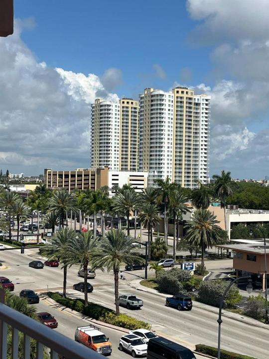 2200 E Hallandale Beach Blvd 702, Hallandale Beach, Floride 33009, États-Unis