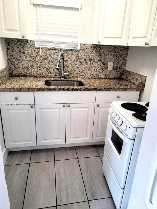 2515 NW 52nd St, Miami, Флорида 33142, Соединенные Штаты