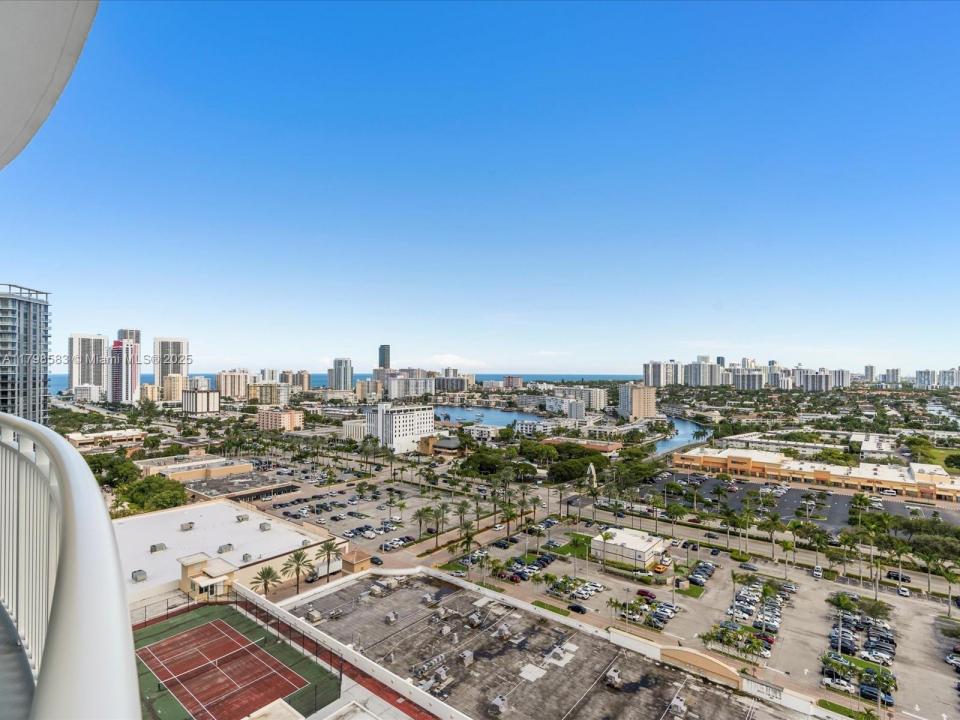 1745 E Hallandale Beach Blvd 2007W, Hallandale Beach, فلوريدا 33009, الولايات المتحدة