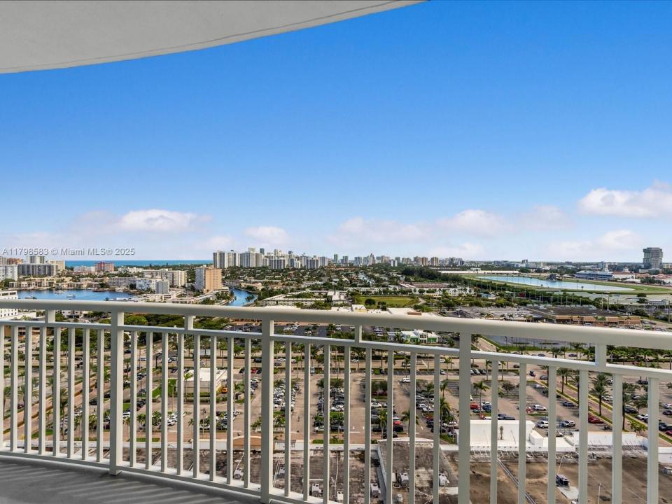 1745 E Hallandale Beach Blvd 2007W, Hallandale Beach, فلوريدا 33009, الولايات المتحدة