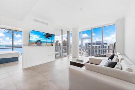 851 NE 1st Ave 4011, Miami, Florida 33132, USA