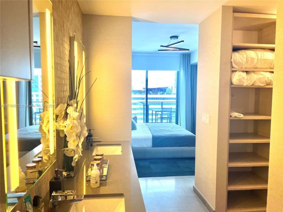 88 SW 7th St 1908, Miami, Florida 33130, Estados Unidos