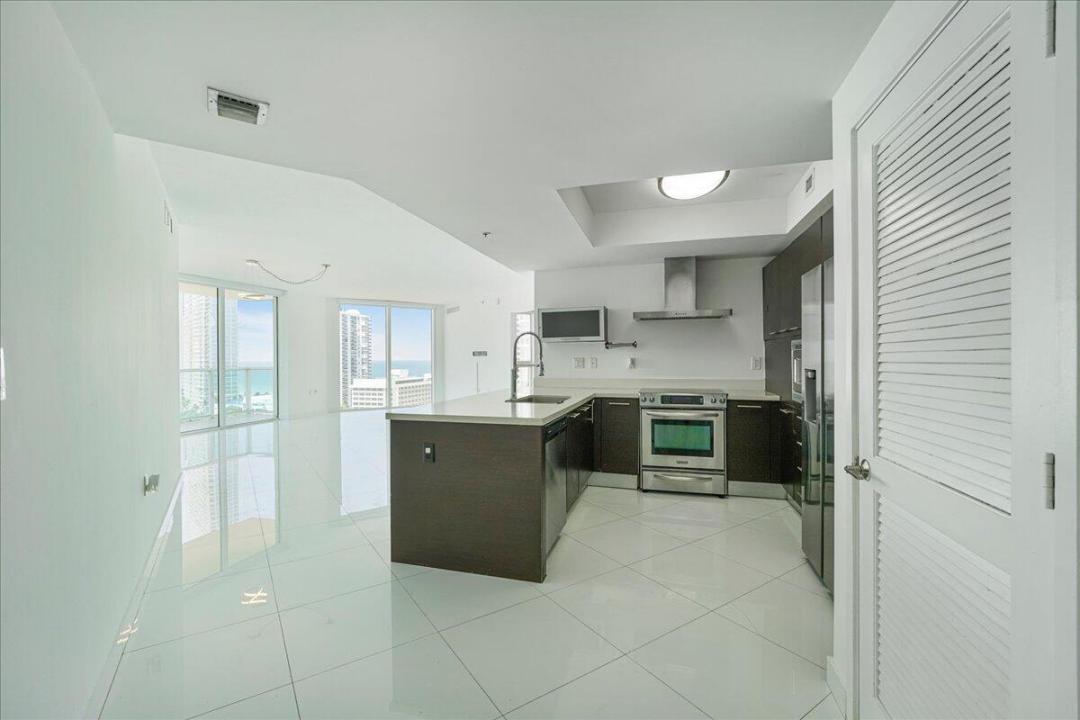 200 Sunny Isles Boulevard 2-1701, Sunny Isles Beach, Florida 33160, Estados Unidos